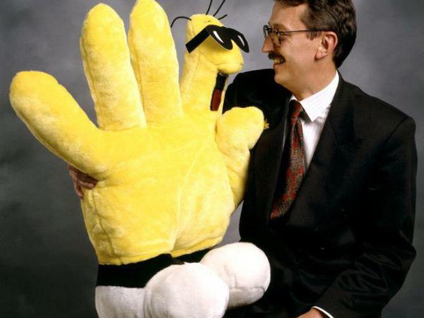 Die gelbe Hand "Rolf" bewarb 1993 die neuen Postleitzahlen.