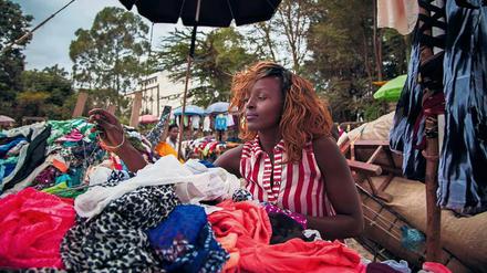 Auf dem Toi-Markt in Kenias Hauptstadt Nairobi werden Altkleider aus Europa verkauft. 100 000 Menschen leben dort vom Altkleiderhandel.