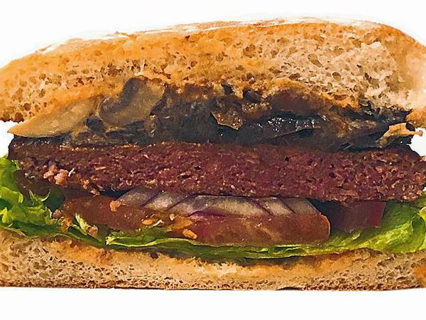 Rauchig, mit prägnanten Grillaromen, der spezielle Belag mit Pilzen zeigt aber, dass "Hans im Glück" mit dem Naturburschen nicht den Vergleich mit klassischen Burgern amerikanischer Fast-Food-Ketten sucht.