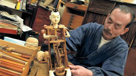 Der Puppenbauer Shobei Tamaya führt seine Werkstatt in neunter Generation.