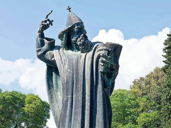 Statue des Gregor von Nin.