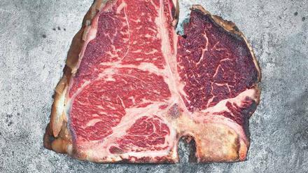 Porterhouse oder T-Bone-Steak, in Italien heißt es Bistecca alla Fiorentina; es hat Filet und Knochen. 