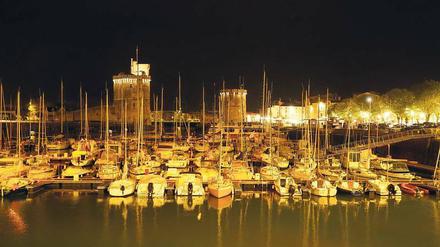 Die alte Stadt und das Meer. Der Hafen und die mittelalterlichen Bauten prägen das Stadtbild von La Rochelle. 