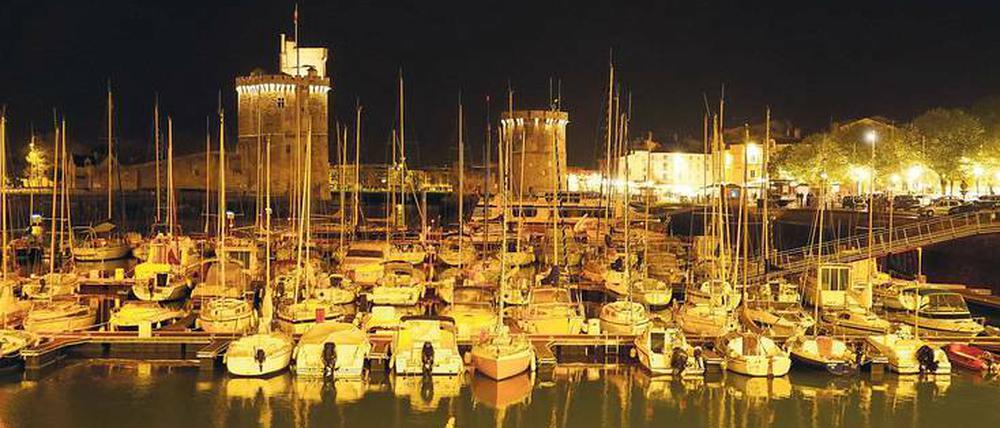Die alte Stadt und das Meer. Der Hafen und die mittelalterlichen Bauten prägen das Stadtbild von La Rochelle. 