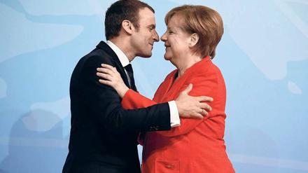Faible füreinander. Emmanuel Macron und Angela Merkel.