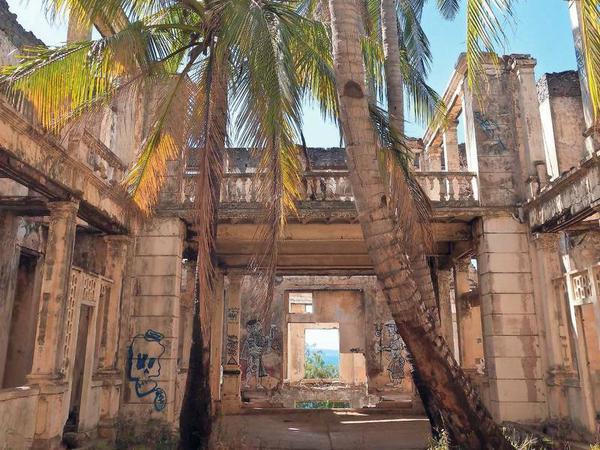 Die Ruine eines Kolonialgebäudes in Diego Suarez. 