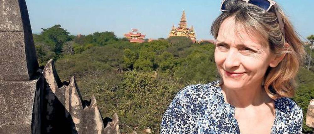 Auf der Hut. Karen Faist begleitet als Ärztin Touristen an exotische Orte wie Bagan.