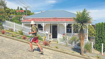 An einen Hang in Dunedin bauten Siedler die steilste Straße der Welt.