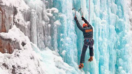 Jeder Schritt ist ein Fortschritt. Einen 15 Meter hohen Eisfall zu erklimmen, fühlt sich an wie eine erfolgreiche 5000er-Besteigung.