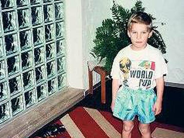 Bereit für den World Cup. Schon als kleiner Junge war Lukas Podolski auf dem Bolzplatz zu Hause.