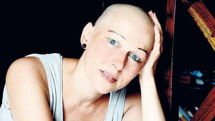 Selbstbestimmt bis zum Ende. Die Glatze nach der Chemotherapie gefällt ihr, sagt Katrin Bendrich. Sie will den Krebs nicht verstecken. 