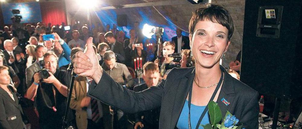 Im Partykeller. Die Spitzenkandidatin der AfD in Sachsen, Frauke Petry, holte für ihre Partei zehn Prozent der Stimmen. In die Regierung kommen wird sie aber wohl trotzdem nicht.