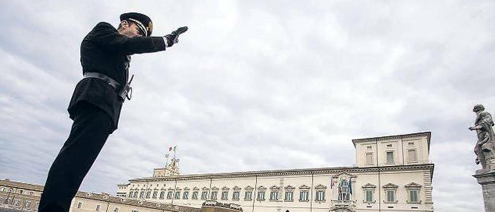 Bedingt einsatzbereit. In der Silvesternacht meldeten sich vier von fünf Polizisten in Rom krank – Protest gegen ein neues Rotationsprinzip, das Korruption verhindern soll.