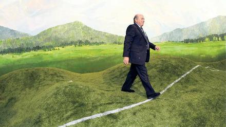 Hart an der Linie. Die Uefa hat Fifa-Präsident Josef Blatter zum Rücktritt aufgefordert. „Dazu ist es zu spät“, antwortete der. 