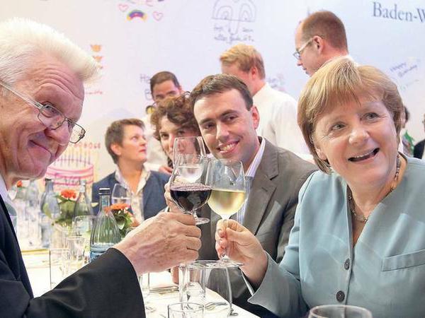 Bruder im Geiste. Winfried Kretschmann lobt Angela Merkels Flüchtlingspolitik. Das Bild zeigt die beiden bei einem Sommerfest in Berlin.