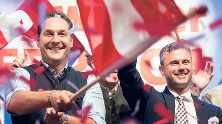Der Neue. Im ersten Wahlgang bekam Norbert Hofer (rechts) 35,1 Prozent der Stimmen. Parteichef Heinz-Christian Strache ist stets an seiner Seite. 
