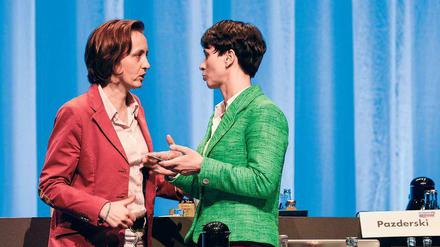 Rot-Grün muss sich nicht zwangsläufig vertragen. Beatrix von Storch (links) verbündet sich derzeit mit den politischen Feinden von AfD-Chefin Frauke Petry, die hart in der Kritik von Parteimitgliedern steht.