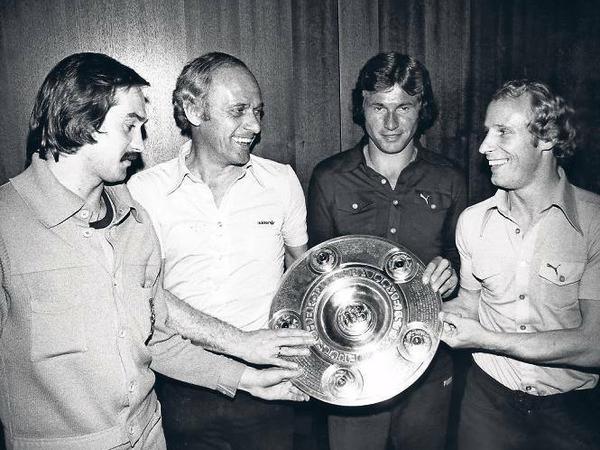 Sammeltrieb. Erfolgreich war Jupp Heynckes (2. von rechts) schon als Spieler von Mönchengladbach. Hier mit Uli Stielike, Udo Lattek und Berti Vogts (von links).