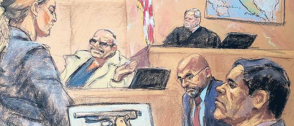 Aussagekraft. Zeuge Jesus Zambada (2. v. l.) auf einer im Prozess gegen „El Chapo“ Guzmán (rechts) entstandenen Gerichtszeichnung. 