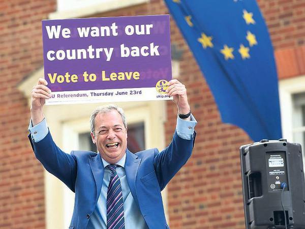 Schildbürger. Nigel Farage, hier kurz vor dem Brexit-Referendum 2016, drängte Sked aus der Partei.