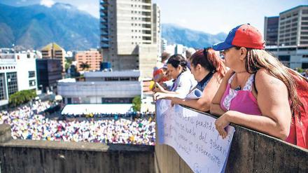 Tausende Venezolaner demonstrierten am Samstag in den Straßen von Caracas.