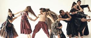 Sind wir die Verdammten? „Höllensturz“, modern interpretiert: Kleider von Isabel Vollrath, Tänzerinnen und Tänzer des Landesjugendballetts, fotografiert von Patrick Walter.