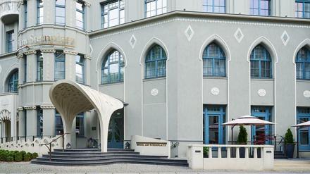 Die Außenfassade des Hotels wurde vom Jugendstilarchitekten August Endell entworfen.
