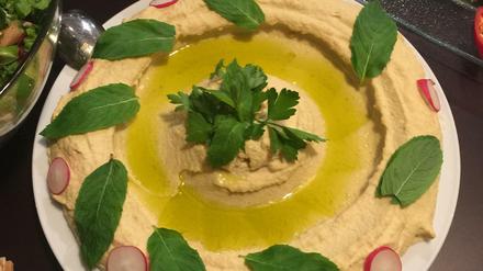 Omar Saad pflegt den libanesischen Stil: sein Hummus soll vor allem nach Kichererbsen schmecken