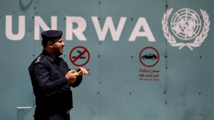 Vor einem UNRWA-Gebäude in Gaza.