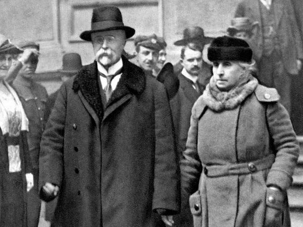 Mit der First Lady. Präsident Tomáš Garrigue Masaryk und Ehefrau Charlotte Garrigue 1920 in Prag.