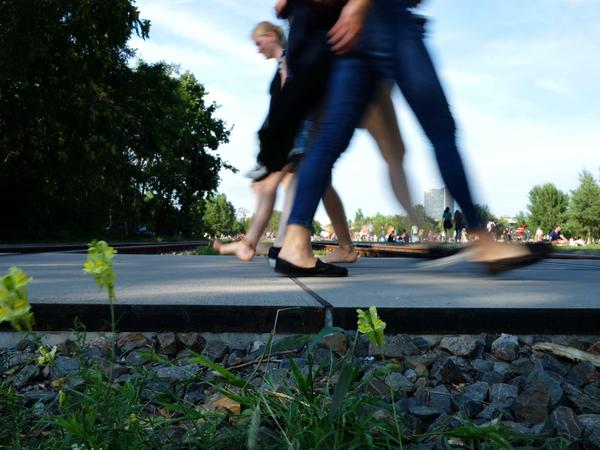 Im Berliner Gleisdreieckpark können Fußgänger, Radfahrer und Skater friedlich koexistieren.