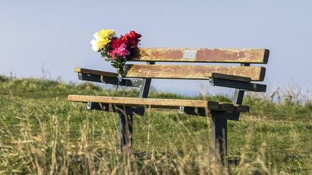 Die Ruhe und den Blick genießen. Mit einer „memorial bench“ macht man posthum Menschen glücklich.