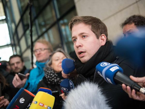 Juso-Chef Kevin Kühnert fordert laut Joschka Fischer die SPD zum Selbstmord auf.
