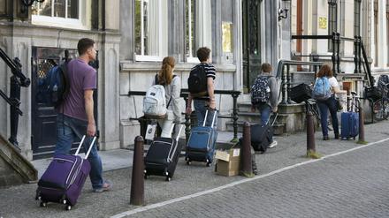 Touristen in Amsterdam. Die niederländische Hauptstadt ist ein beliebtes Reiseziel.