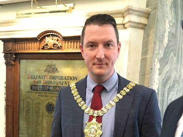 Finucane ist Bürgermeister von Belfast, einer wirtschaftlich ausgebluteten Stadt und Region.