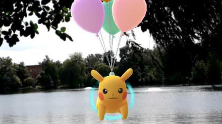 Pikachu feiert den 5. Geburtstag von Pokémon GO am Schäfersee in Reinickendorf.