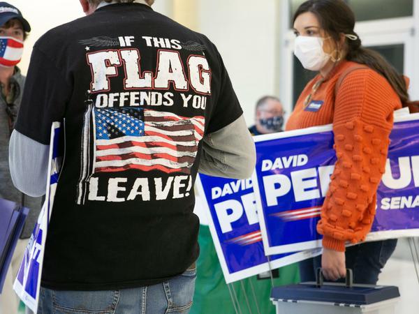 Unterstützer der republikanischen Senatoren Kelly Loeffler und David Purdue bei einer Wahlkampfveranstaltung