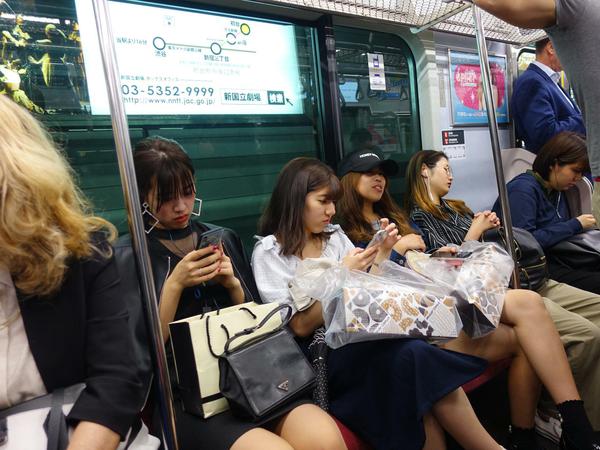 8,5 Millionen Menschen benutzen täglich Tokios U-Bahnen.