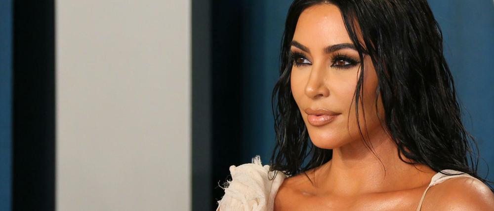 Etwas Normalität im Corona-Stress versprach Kim Kardashian ihren Gästen - und lud sie auf eine eigens gemietete Insel ein. Normal!