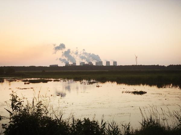 Das Kohlekraftwerk Jänschwalde ist eines der größten seiner Art in Europa. Ein Block ist im Oktober in die Sicherheitsreserve genommen worden, ein weiterer Block folgt in diesem Jahr.