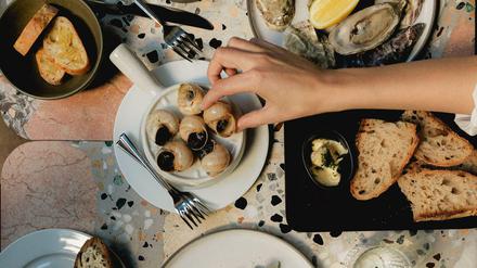 Sehr oh là là! Im "La Côte" in Neukölln gibt es eine moderne mediterrane Bistroküche samt Austern, Schnecken und Pasta mit Artischocken. 