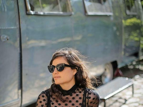 Erfinderisch. Die israelische Köchin Shani Leidermann schaffte in der Krise für ihr Restaurant "Beba" im Gropiusbau einen Truck als Bar auf der Terrasse an.