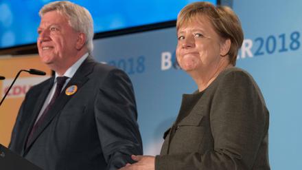 Auftritt als Büßerin. Bundeskanzlerin Angela Merkel in Hessen mit Volker Bouffier.