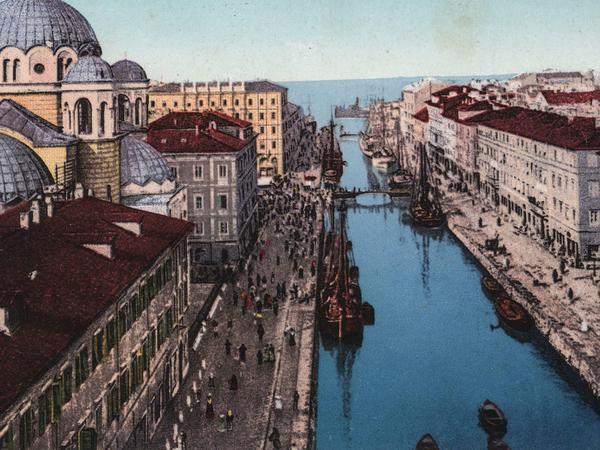 Eine alte Postkarte zeigt den Canal Grande. Die Abbildung stammt aus dem Buch "Triest - Der Hafen Mitteleuropas" von Peter Weinhäupl.