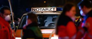Ein Polizeibeamter in Düsseldorf brach in der Silvesternacht zusammen und wurde ins Krankenhaus eingeliefert. Dort starb er. 