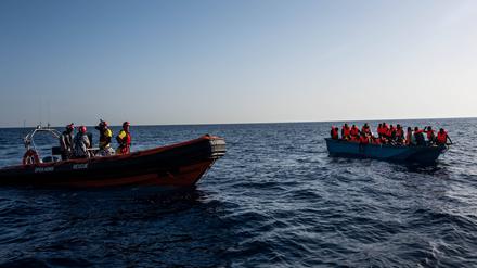 Die Seenotrettung im zentralen Mittelmeer hat laut einer neuen Studie keinen Einfluss auf die Zahl der Überquerungsversuche von Migranten (Symbolbild).