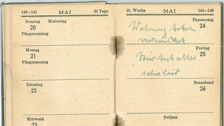Merkbuch einer anonymen Arzthelferin aus Berlin. Nach dem 26. März 1945 häufen sich Eintragungen wie „Alarm“, „Keller“.