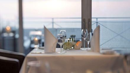 Blick aus dem Restaurant "Ostseelounge" unter dem Dach des Strandhotels Fischland in Dierhagen.