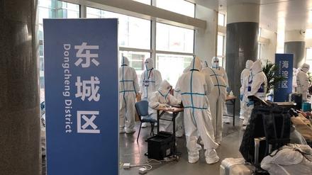 Ein vom Rest des Pekinger Flughafens abgetrennter Bereich für Menschen, die aus Europa ankommen.
