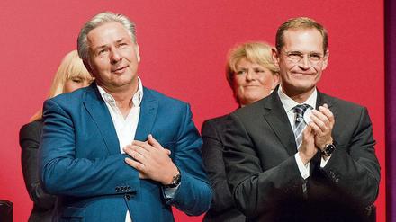 Klaus Wowereit erhält am 08.11.2014 beim Landesparteitag der Berliner SPD in Berlin lang anhaltenden Applaus. Wichtigster Tagesordnungspunkt: die offizielle Nominierung seines Nachfolgers Michael Müller. 